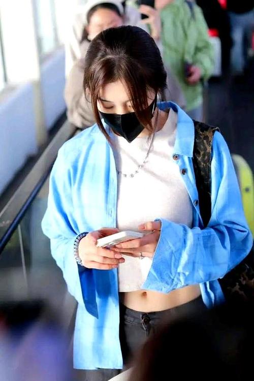 女明星开到肚脐的礼服_女明星肚脐_外号肚脐眼明星