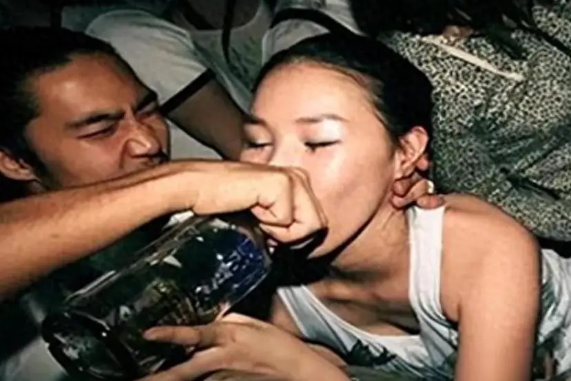 强制绝育、强迫陪睡、30多人自杀：每一条韩娱圈潜规则都刷新下限