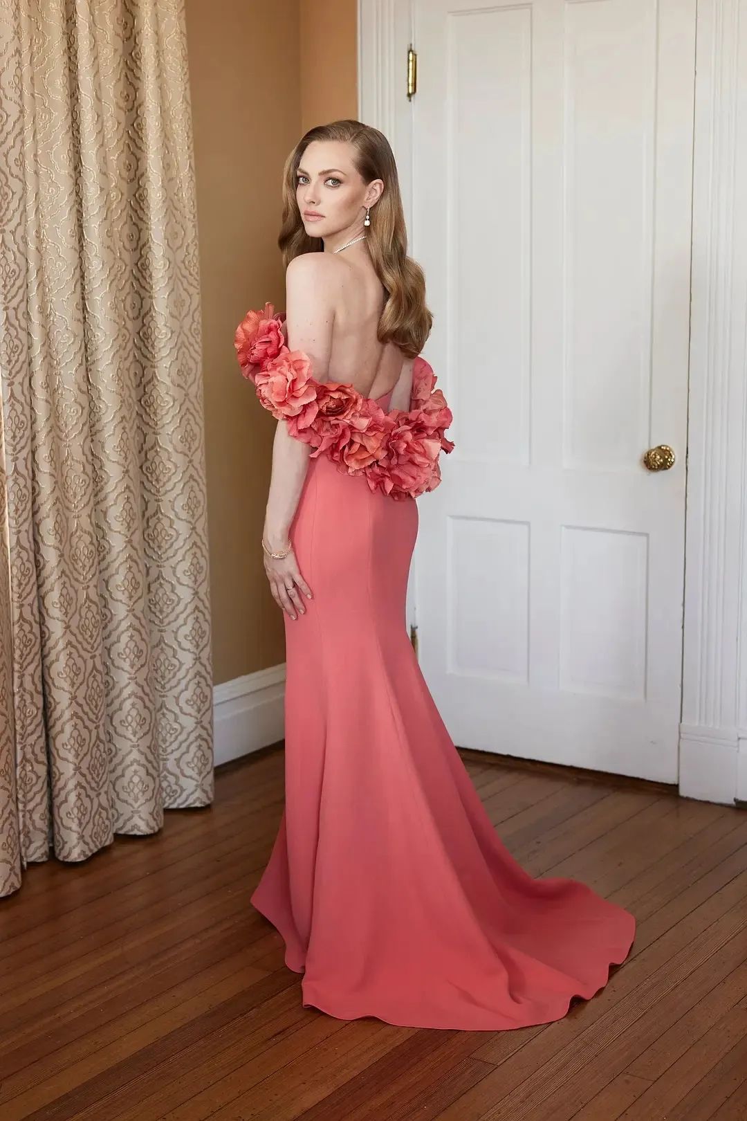 晚装女明星_女明星红毯穿搭_春季时尚趋势